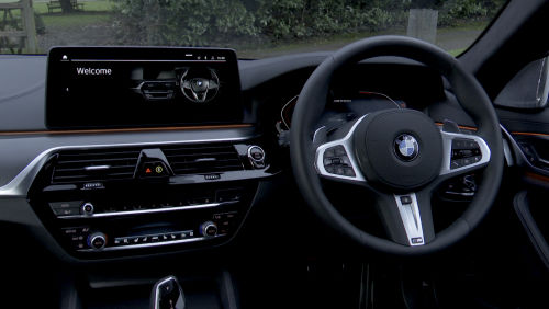 BMW 5 SERIES TOURING 520i MHT SE 5dr Step Auto view 4